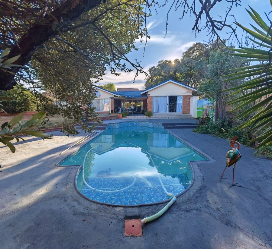 6 Bedroom Property for Sale in Heuwelsig Free State